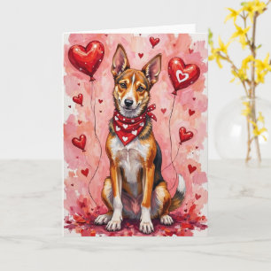 Basenji Valentine Hund sitzt mit Herzen Rot Karte