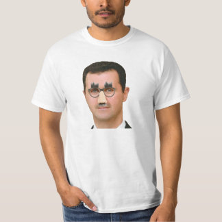 Bashar Al-Assad mit lustigem Glas-T - Shirt