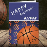 Basketball Ball Sports Modern Happy Birthday Kid Karte<br><div class="desc">Basketball Ball Sports Pattern Modern Happy Birthday Kid Card. Modern basketball birthday card for a boy or a girl who loves basketball. Basketball pattern with different orange basketball balls on dark purple color. Personalize with your name and age on the biggest ball.</div>
