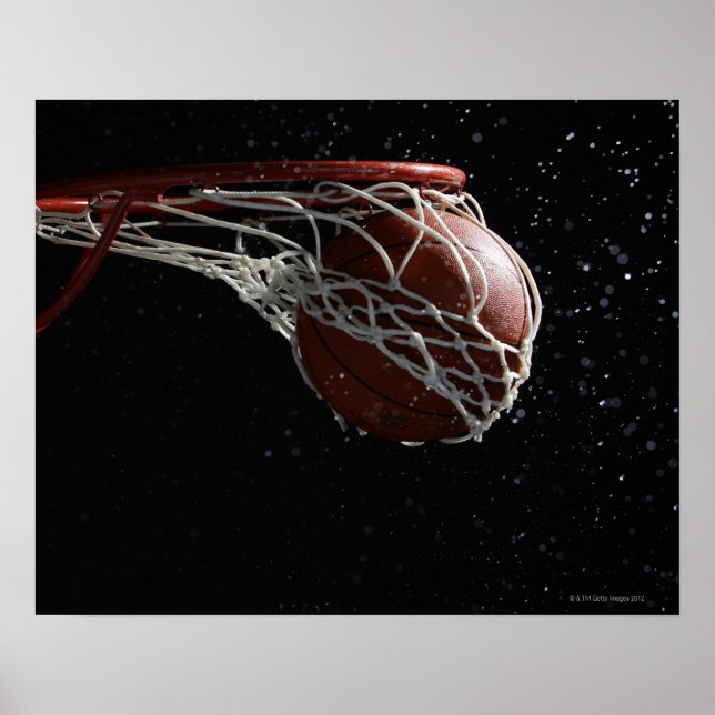 Basketball going through hoop 2 poster (Vorne)