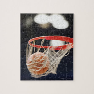 Basketball im Korb