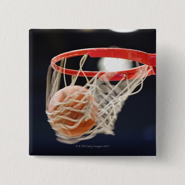 Basketball im Korb. Button (Vorderseite)
