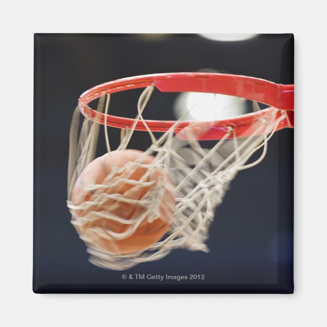 Basketball im Korb. Magnet (Vorne)