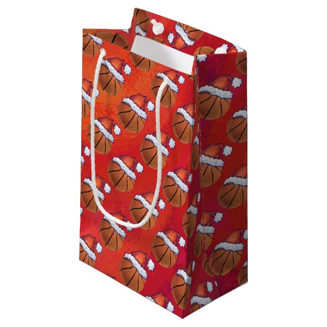 Basketball im Weihnachtsmannmütze-Muster Kleine Geschenktüte (Vorderseite Schrägansicht)