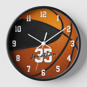 Basketball in schwarzorangen Mannschaftsfarben per Uhr