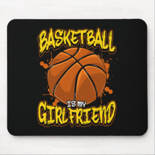 Basketball ist meine Freundin, die ein Ball spielt Mousepad