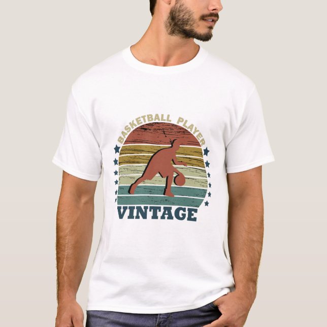 Basketballspieler, der im Retrostil den Sonnenunte T-Shirt (Vorderseite)