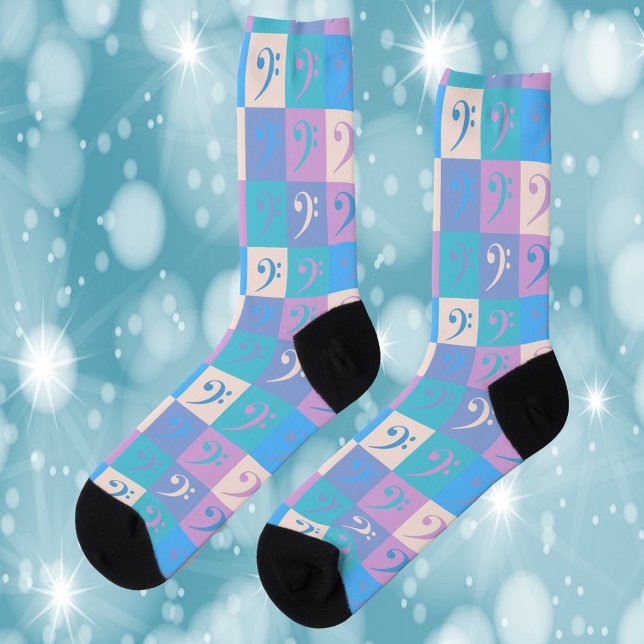 Bass Clef Music Pattern Pastel Socken (A pair of socks with a bass clef music pattern in pastel colors.)