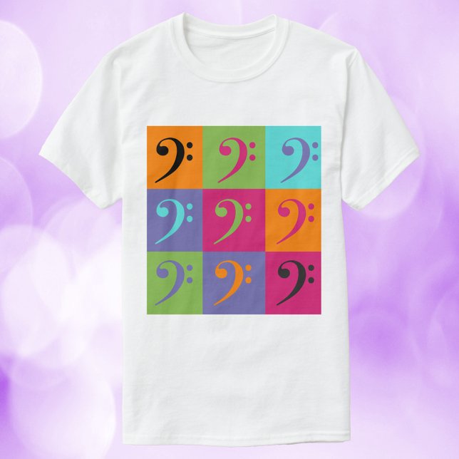 Bass Clef Muster Orange Pink Lila T-Shirt (A tshirt with a bass clef pattern done in orange, green, pink, blue and purple.)