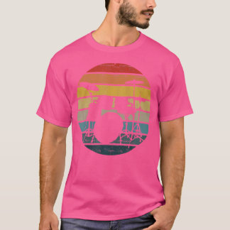 Bass Drums-Silhouette auf einem gestörten Retro-So T-Shirt