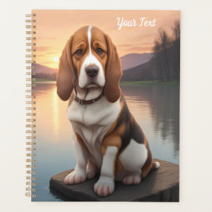 Basset Hound au bord du lac
