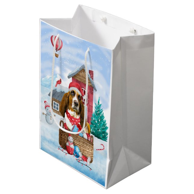 Basset Hound Hund im Schnee Weihnachtshaus Mittlere Geschenktüte (Vorderseite Schrägansicht)