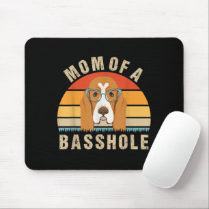 Basset Hound-Hündin präsentiert lustige Bassetti-M Mousepad