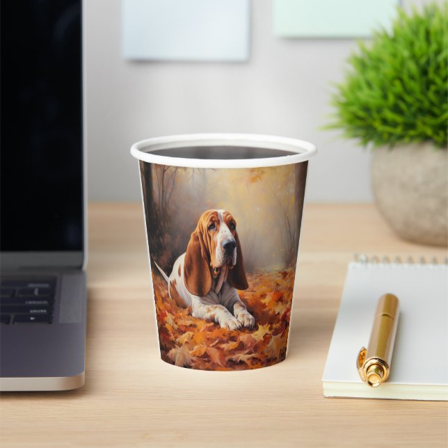 Basset Hound im Herbst Leaves Fall Inspiriert Pappbecher (InSitu)