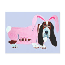Basset Hound im rosa Hasenkostüm