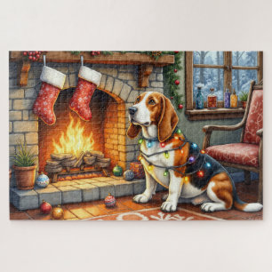 Basset Hound Kamin mit Weihnachtslichtern