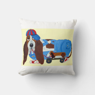 Basset Hound mit Zugspielzeug T-Shirt Kissen