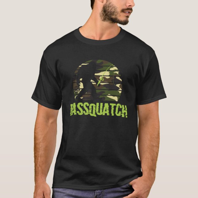 Bassquatch Camo Fishing Sasquatch Men & Womens Cam T-Shirt (Vorderseite)