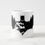 Bat-Logo für Batman- und Gotham-Silhouette Jumbo-Tasse<br><div class="desc">Batman stehend in Gotham City,  die Silhouetten bilden die Spitzen der Bat Logo Form.</div>