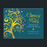 Bat Mitzvah Änderung der Pläne Gold Tree of Life A Einladungspostkarte<br><div class="desc">Achten Sie darauf, dass alle Ihre Freunde und Verwandten den Meilenstein Ihrer Tochter Bat Mitzvah feiern können, unabhängig von den aktuellen unvorhergesehenen globalen Umständen. Versenden Sie atemberaubende, grafische Imitate Goldfolienbaum mit funkelnd türkisfarbenem, aquamarinem, lila und blauen Star of David und Punkt "Blätter" auf einem dunkelblauen Hintergrund, personalisierte Ankündigung "Programmwechsel" Postkarte....</div>