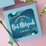 Bat Mitzvah Bold Türkise Gold Agate Ombre Skript Quadratischer Aufkleber<br><div class="desc">Seien Sie stolz, freuen Sie sich und präsentieren Sie diesen Meilenstein Ihres Lieblings-Bat Mitzvah! Nutzen Sie diesen coolen, einzigartigen, modernen, personalisierten Aufkleber, um ihren besonderen Tag zu bereichern. Weiße Kalligraphie-Schrift, fett-weiße Sans-Serif-Typografie und ein Imitat goldener Star von David überlagern einen tieftürkisfarbenen, aquamarin-blauen Hintergrund mit türkisblauem Agar, der mit Imitaten goldenen...</div>
