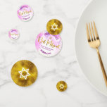 Bat Mitzvah Gold Foil Script, Chic Pink Wasserfarb Konfetti<br><div class="desc">Fügen Sie Ihrem Lieblings-Bat Mitzvah-Party einen besonderen Stil mit diesem anpassbaren Tisch Konfetti hinzu! Atemberaubendes, modernes, funkelnd Goldfolienskript, Star of David und winzige Punkte auf einer Seite mit einem hellrosa Aquarellhintergrund vermischen sich mit einem weißen Stern von David auf einer anderen Seite mit einem goldenen Imitat-Hintergrund. Personalisieren Sie den benutzerdefinierten...</div>