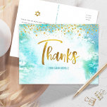Bat Mitzvah Gold Script Blue Watercolor Vielen Dan Postkarte<br><div class="desc">Vergewissern Sie sich, dass Ihr Lieblings-Bat Mitzvah ihre Wertschätzung für alle, die ihre Meilenstein-Veranstaltung unterstützt! Versenden Sie dieses atemberaubende, moderne, funkelnd Imitat-Folie handgeschriebene Drehbuch und winzige Punkte über einem türkisblauen Aquarell Hintergrund, personalisiert danke Postcard. Auf der Vorderseite, personalisieren Sie mit dem Namen Ihres Bat Mitzvah. Fügen Sie eine personalisierte Notiz...</div>