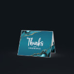 Bat Mitzvah Gold Turquoise Ombre Agate Bold Skript Dankeskarte<br><div class="desc">Vergewissern Sie sich, dass Ihr Lieblings-Bat Mitzvah zeigt seine Wertschätzung für alle, die ihre Meilenstein-Veranstaltung unterstützt! Versenden Sie diese coole, einzigartige, moderne, personalisierte Dankeschön-Karte. Weiße handgeschriebene Schrift und fette Sans Serifentypografie überlagern einen tiefblaublauen Hintergrund mit türkisblauem Age, der mit den goldenen Venen der Imitate besticht. Zusätzliche türkisblaue Age und ein...</div>