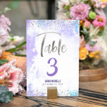 Bat Mitzvah Lila Watercolor Silberner Glitzer Girl Tischnummer<br><div class="desc">Kein Bat Mitzvah Party ist komplett ohne personalisierte Tischnummer Karten. Lass deinem Lieblings-Bat Mitzvah Stolz, Freude und feiere ihren Meilenstein in ihrem perfekt koordinierten Party. Atemberaubende, moderne, funkelnd silberne Imitate, handgeschriebene Schriften und winzige Punkte überlagern einen leicht lila Aquarell. Personalisieren Sie den benutzerdefinierten Text mit der Tischnummer, ihrem Namen und...</div>