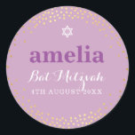 BAT MITZVAH Moderne rustikale Goldkonfetti lila Runder Aufkleber<br><div class="desc">von kat massard >>> kat@simplysweetPAPERIE.com << < *** HINWEIS - DIE SCHINTENGOLDFOLIENWIRKUNG IST EIN DRUCKENDES BILD ** - - - - - - - - - - - - - - - - - - - - - - - - - - - - - - - - - -...</div>