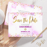 Bat Mitzvah Pink Watercolor Gold Script Chic Girl Save The Date<br><div class="desc">Achten Sie darauf, dass alle Ihre Freunde und Verwandten den Meilenstein Ihrer Tochter Bat Mitzvah feiern können! Versenden Sie dieses atemberaubende, moderne, funkelnd Imitat-Folie und Glitzer-Punkte und Typografie-Skript vor einem weichen rosa Aquarellhintergrund, personalisierte "Save the Date" Ankündigungskarte. Ihre individuelle Nachricht und zusätzliche Goldpunkte auf einer weichen rosa Wasserfarbe schmücken den...</div>