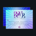 Bat Mitzvah Retro Boho Blue Lila Gradient Entrée RSVP Karte<br><div class="desc">Seien Sie stolz, freuen Sie sich und präsentieren Sie diesen Meilenstein Ihres Lieblings-Bat Mitzvah! Fügen Sie diese Boho, Retro, personalisierte UAWG Insert-Karte für Ihre Veranstaltung. Die trendige, fett lila und marineblaue Typografie mit moderner Sans-Serif-Typografie überlagert den Hintergrund von türkisfarbenen Pop und lila Ober-Farbradien mit weißen Punkten. Auf der Rückseite, ein...</div>