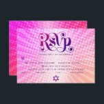 Bat Mitzvah Retro Pink Orange Gradient Boho Entrée RSVP Karte<br><div class="desc">Seien Sie stolz, freuen Sie sich und präsentieren Sie diesen Meilenstein Ihres Lieblings-Bat Mitzvah! Fügen Sie diese Boho, Retro, personalisierte UAWG Insert-Karte für Ihre Veranstaltung. Spaß, trendige, kühn dunkelrosa und lila Typografie mit moderner Sans Serif Typografie überlagern den Hintergrund von Pop-Lichtstrahlen in Orange- und Rosa-Ober-Farbradien mit weißen Punkten. Auf der...</div>