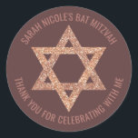Bat Mitzvah Rose Gold Star von David Vielen Dank Runder Aufkleber<br><div class="desc">Alle Texte auf diesen runden Aufklebern können individuell angepasst werden, sodass diese Imitate Rose Gold Glitzer Star von David Umschlag Aufkleber perfekt für einen Bat Mitzvah Vielen Dank für Ihr Interesse oder für jeden Anlass, für den Sie sie personalisieren möchten. Der Magen David hat aus dem Foto reale Glitzer-Pop vor...</div>