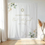 Bat Mitzvah Watercolor Hintergrund | Greenery Gild Wandteppich<br><div class="desc">Möchten Sie Ihr Bat Mitzvah Dekor auf die nächste Ebene bringen? Karo aus unserer Eukalyptus Greenery Bat Mitzvah Kollektion! Mit seiner üppigen,  natürlichen Ästhetik erschaffen Sie eine Feier,  an die Sie sich erinnern können. Entdecken Sie Tipps und Ideen für die Einbindung dieser atemberaubenden Akzente in Ihre heutige Feier! ✨</div>