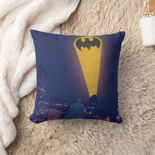 Bat Signal Over Gotham Kissen