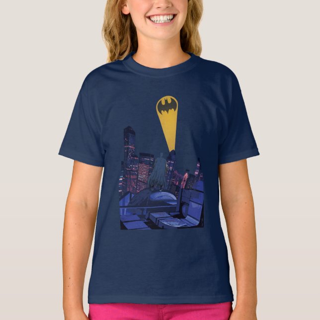 Bat Signal Over Gotham T-Shirt (Vorderseite)