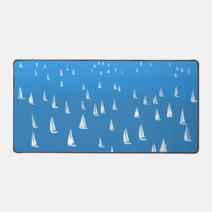 Bateaux à voile en mer bleu profond - Regatta Bate