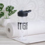 Batgirl Hi-Tech Name Graphic Trinkflasche<br><div class="desc">Diese Grafik verkörpert das Wesen von Batgirl mit seinem eleganten und raffinierten Design. Das Batgirl-Logo wird kühn in metallischem Silber vor einem schwarzen Hintergrund gerendert, wodurch ein scharfer Kontrast entsteht, der das Auge einfängt. Die Fledermausflüge sind stilvoll mit eleganten Kurven gestaltet, die die Ästhetik der Anlage verbessern und das Agility...</div>