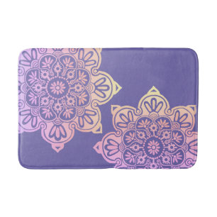 Bath Mat auf Lila mit großen Medaillen aus Boho Badematte