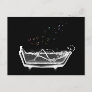 Bath Tub X-Ray Skelett - Regenbogenblasen Postkarte