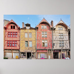 Bâtiments colorés dans Troyes France Poster