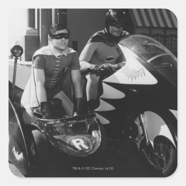 Batman and Robin in Batcycle Quadratischer Aufkleber (Vorderseite)