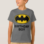 Batman | Birthday Boy T-Shirt<br><div class="desc">Feiern Sie den großen Tag Ihres kleinen Helden mit diesem Batman Birthday Boy T - Shirt! Dieses Shirt mit dem ikonischen Bat-Logo in fett-schwarz-gelb und dynamischem Text ist ideal, um jedem Geburtstagsfest einen Superhelden-Stil hinzuzufügen. Er ist aus weichem, hochwertigem Stoff gefertigt und gleichzeitig komfortabel und dauerhaft, sodass sich der Geburtstagsjunge...</div>