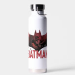 Batman Crimson Gotham Icon Trinkflasche<br><div class="desc">Diese Grafik vermischt die ikonische Batman-Silhouette mit einer launischen, rot gefärbten Stadtlandschaft, um Gothams dunklen Beschützer wirkungsvoll darzustellen. Das Design integriert Batmans symbolisches Fledermausymbol als das visuellste Element geschickt, und die Figur Batman kommt aus den Schatten, brütend und intensiv. Die Silhouette ist voll von einer beängstigenden Skyline der Stadt unter...</div>