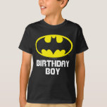 Batman | Geburtstagskind - Name & Alter T-Shirt<br><div class="desc">Mit diesem phantastischen Batman-Geburtstagsgeschenk-T - Shirt von DC-Comicen sollten Sie sich von der Masse abheben. Personalisieren Sie den T - Shirt mit Ihrem Alter und Namen. Nicht alle Superhelden tragen Kapseln,  die Sie kennen! Sei die Superhelden,  zu denen du schon immer gewollt hast.</div>