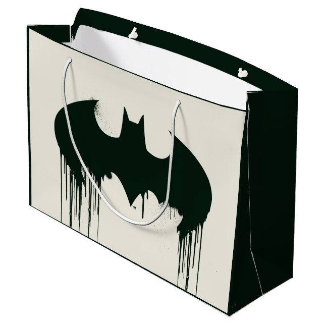 Batman Symbol | Spraypainlogo Große Geschenktüte (Rückseite Schrägansicht)