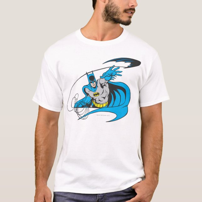 Batman Throws Batarang 3 T-Shirt (Vorderseite)