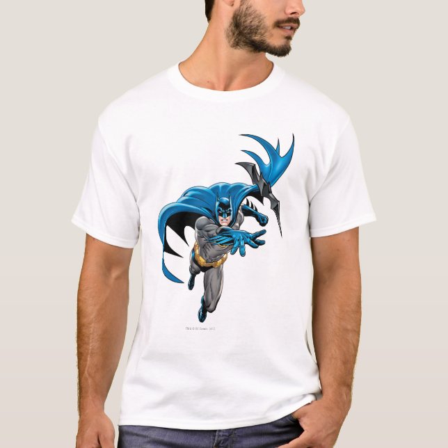 Batman wirft Batarang T-Shirt (Vorderseite)