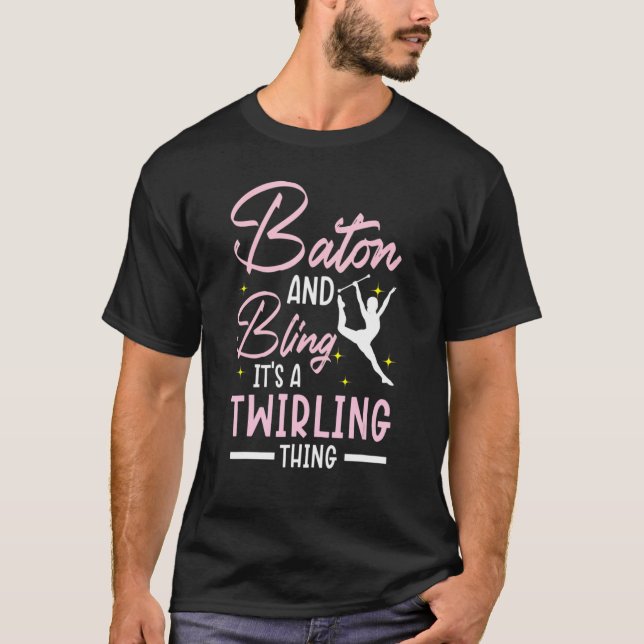 Baton und Bling ist ein wirbelnder Baton-Wirbel T-Shirt (Vorderseite)